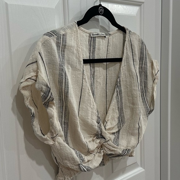 Abercrombie & Fitch Cream and Black Striped Crop Top - Picture 6 of 13